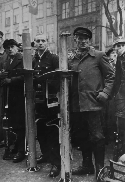 N.....h - Volkssturm podczas przysięgi w Gdańsku.
#zdjeciazwojny #iiwojnaswiatowa #f...