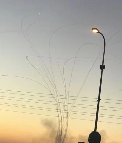 adam-nowakowski - WIDEO: Hamas wystrzelił ponad 80 rakiet w kierunku południowego Izr...