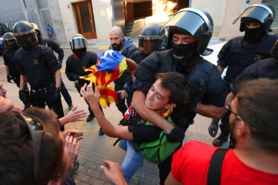 Kielek96 - W Barcelonie trwają właśnie protesty przeciwko wtargnięcia hiszpańskich sł...