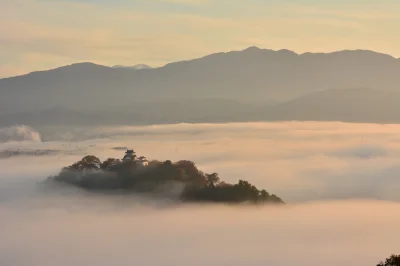 S.....n - Zamek w chmurach w miasteczku Ōno w Prefekturze Fukui.

#earthboners #zdj...