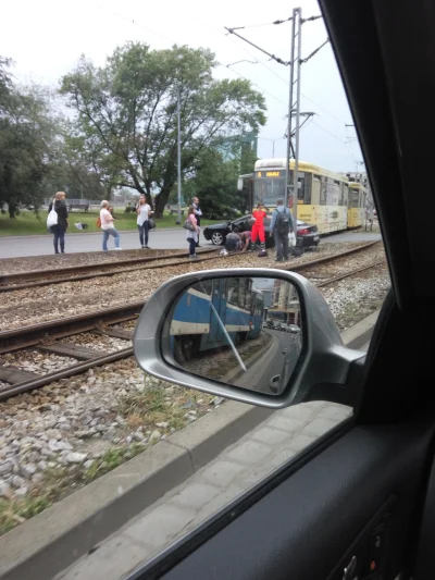 K.....n - Znowu jakiś debil pod tramwaj wyjechał niedaleko Bema
#wroclaw