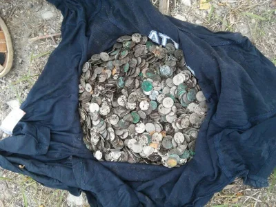 Zwiadowca_Historii - W sumie 6 kg monet znaleziono przypadkiem na terenie klasztoru w...