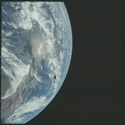 d.....4 - Fotografia ziemi wykonana podczas misji Apollo 12. 

#kosmos #apollo 12 #zi...