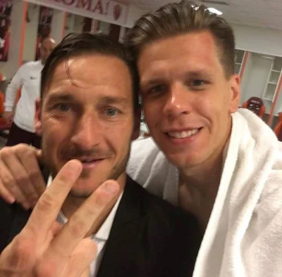 R.....e - Nawet Wojtek wie z kim trzaskać selfie (⌐ ͡■ ͜ʖ ͡■)
#totti #szczesny #asro...