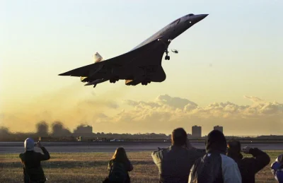 A.....1 - Ostatni odlot samolotu Concorde z lotniska JFK w Nowym Jorku.
23 październ...