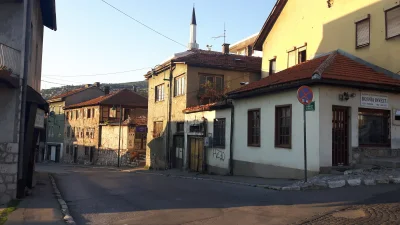 m.....g - @Conscribo: W samym Sarajewie nie ma ani pół tabliczki, ,,Elo - te czerwone...