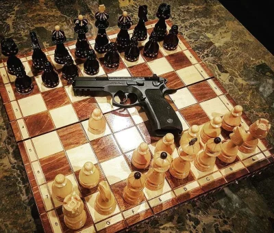 j.....n - #dziendobry #bron #jessenapoligonie 

Czas zacząć kolejną partię szachów. 
...