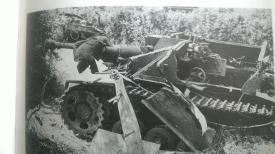 papier96 - Poniżej jeszcze inny rozbity wóz. Stug III trafiony bombą lotniczą, Norman...