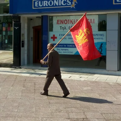 afrykanczyk - upolowane dzis rano w Grecji. dziadek szedl na jakas lewacka manife, ni...