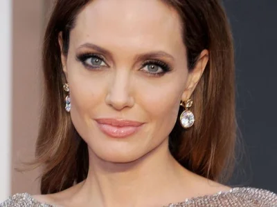 piteross - czy taka Angelina Jolie zdaje se sprawę że na raka mózgu też można zachoro...