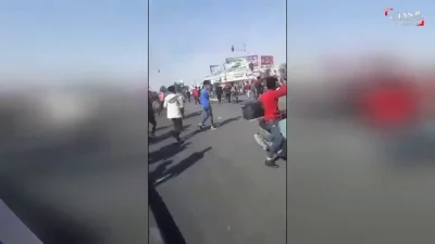 kemawir123 - Do demonstrantów w An-Nasirijja (Irak), którzy „odrzucają” symboliczny p...