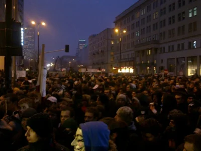 C.....W - Coraz więcej ludzi protestuje na Jasnej i Świętokrzyskiej #acta#stopacta#In...