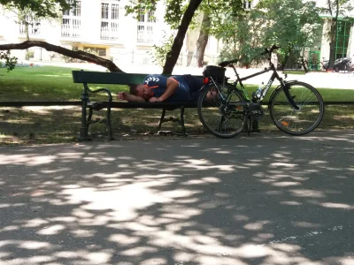 krabsik - Typowy cyklista w krakowie.
Śpij słodko aniołku
#krakow #rower