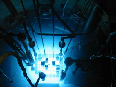 m.....m - Promieniowanie Czerenkowa w reaktorze atomowym: