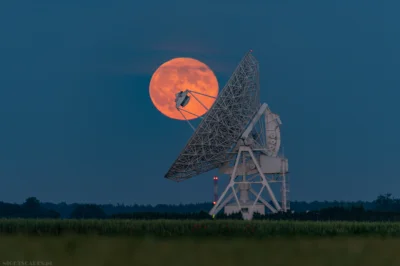 Nightscapes_pl - Wczorajszy wschód truskawkowej pełni Księżyca nad czaszą radiotelesk...