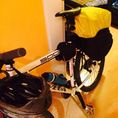 Ficu - @Ficu: No i rower. Trochę ciężki z tymi sakwami ale powinienem dać radę. Koła ...