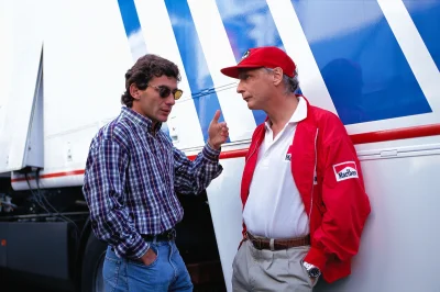 Cinek93 - Ayrton Senna rozmawia z Nikim Laudą po porannej, niedzielnej rozgrzewce na ...