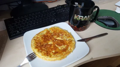 lukmar - Kto robi takie puszyste mączne omlety a nie jakieś zmemłane jajka daje plusa...