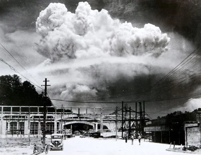 mokry - Na zdjęciu: Atomowa chmura nad Nagasaki widziana z Koyagi-jima.
Stany Zjedno...