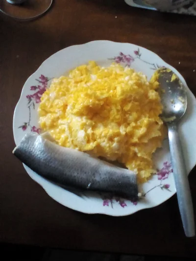 anonymous_derp - Dzisiejsze śniadanie: Jajecznica z 8 jaj, marynowany filet śledziowy...