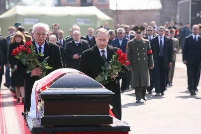 maluminse - Smoleńsk, niedziela 12:30 czasu polskiego: Putin i ambasador Bahr żegnają...