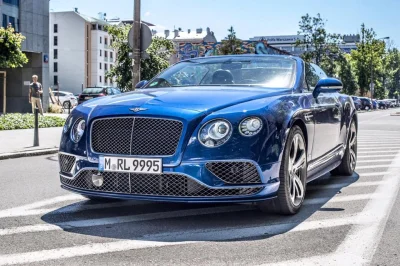 pawkow - #lewandowski i jego Bentley #samochody

ślicznie zaparkował :)

SPOILER