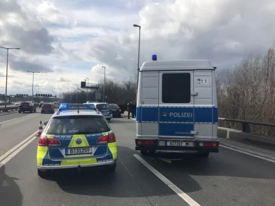 Okcydent - Interwencja na autostradzie.
Strzały w powietrze, policja zatrzymuje ture...