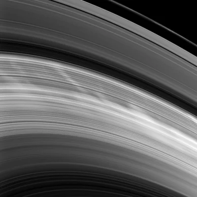 s.....w - Tajemnicze "szprychy" w pierścieniach Saturna. 
Choć odkryte już przez Voy...
