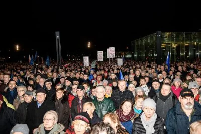 spere - @Jebwleb: garstka, dokładnie 6 osób, we wszystkich miastach łącznie

http:/...