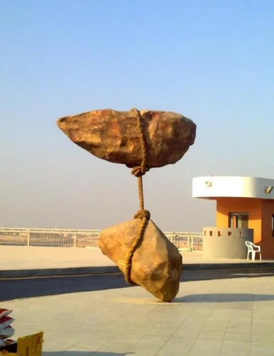 dobrabajera - Ciekawa rzeźba na lotnisku w Kairze.



#ciekawostki #kair #sztuka #rze...