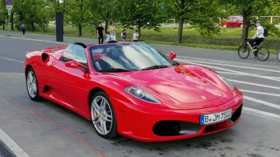 superduck - Ferrari F430 Spider (2005-2009)
4,3l V8 490KM
0-100 km/h - 4,1s

Poprzedn...