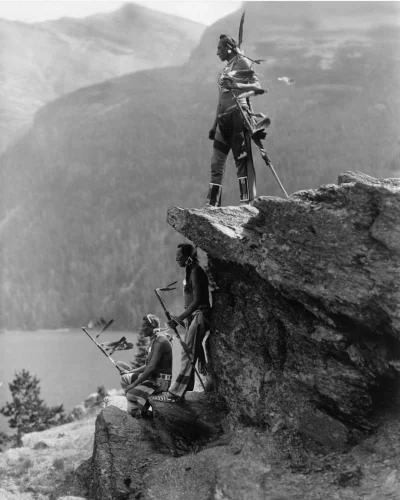 Lizus_Chytrus - > Rdzenni Amerykanie w Narodowym Parku Glacier, Montana ~1910 (fotogr...