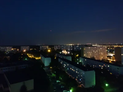 G-ON - Marne zdjęcie ale widać czerwony księżyc i warszawę w tle

#drony #Warszawa ...