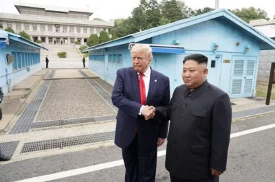 KOLO41a - Donald Trump niespodziewanie spotkał się z Kim Dzong Unem na granicy obu Ko...