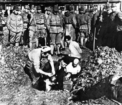 myrmekochoria - Japońscy żołnierze zakopują żywcem chińskich cywilów, 1937

#starsz...
