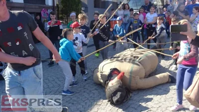 szurszur - 1. Latami próbuj zerwać z postrzeganiem Polski jako zacofanego kraju.
2.W...