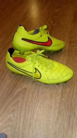 K.....x - #sprzedam #butypiłkarskie 

Mam do sprzedania korki Nike tiempo legend V ...