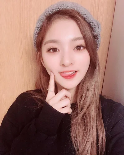 XKHYCCB2dX - #nagyung #fromis9 
#koreanka