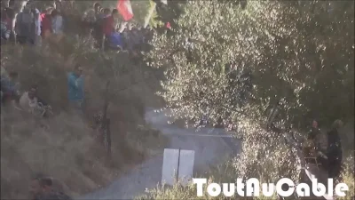 manix93 - Co za hamowanie. :O

#kubica #rajdy #wrc #gif