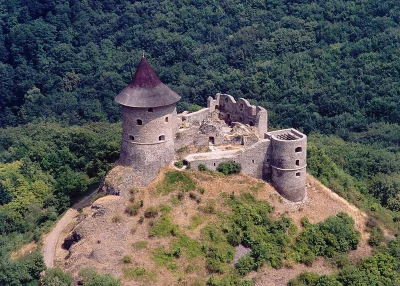 kontra - @Blaskun: bazalt nadaje się do budowy, o czym świadczy zamek Šomoška , który...