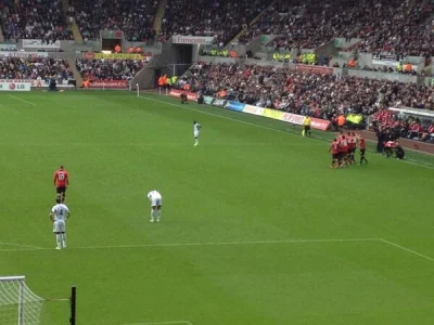 Supercoolljuk2 - Manchester United cieszy się po golu... Czy ktoś poznaje samotnego p...