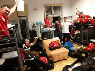 Guest15 - Hit, reprezentantom Polski w AMP football dali pokoje z... łóżkami piętrowy...