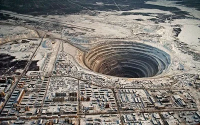 Niedowiarek - Opuszczona kopalnia diamentów w Mirnym na Syberii



#ciekawostki #rosj...