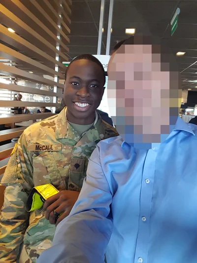o.....v - Oooo, a ja wczoraj spotkałem ekipę z US Army na śniadaniu w McDonald`s przy...