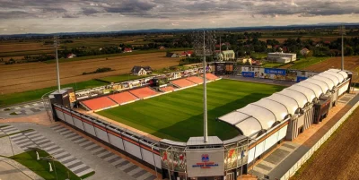 Mirek_przodowy - @SKYFander: Wygląda jak taka większa kopia stadionu w Niecieczy. Naw...