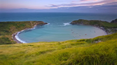 j.....e - Lulworth Cove to piękna zatoka znajdująca się niedaleko małej wioski West L...