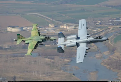 piotr-zbies - Bułgarski Su-25 i amerykański A-10
#militaria #militaryboners #aircraf...
