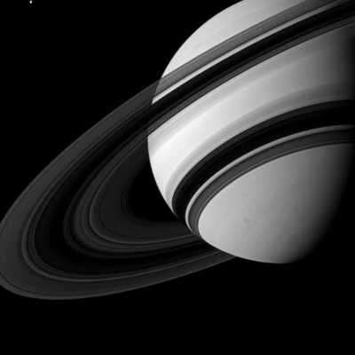s.....w - Swoisty "negatyw" pierścieni Saturna. Ich ciemna strona widziana przez orbi...