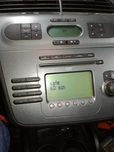 selus497 - Pomocy, po ładowaniu akumulatora radio się rozkodowało, po błędnym wpisani...