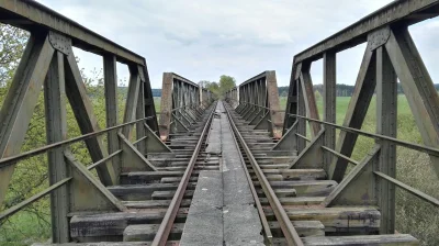 Ricx - wlasnie jestem na opuszczonym moście kolejowym w miejscowości stany. prawda ze...